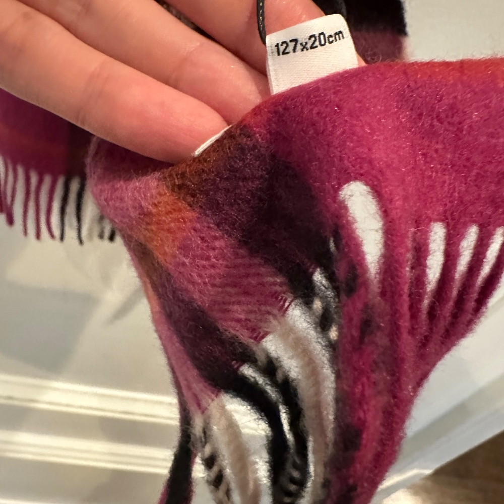 Burberry new with tags cashmere children's scarf - Picture 5 of 6